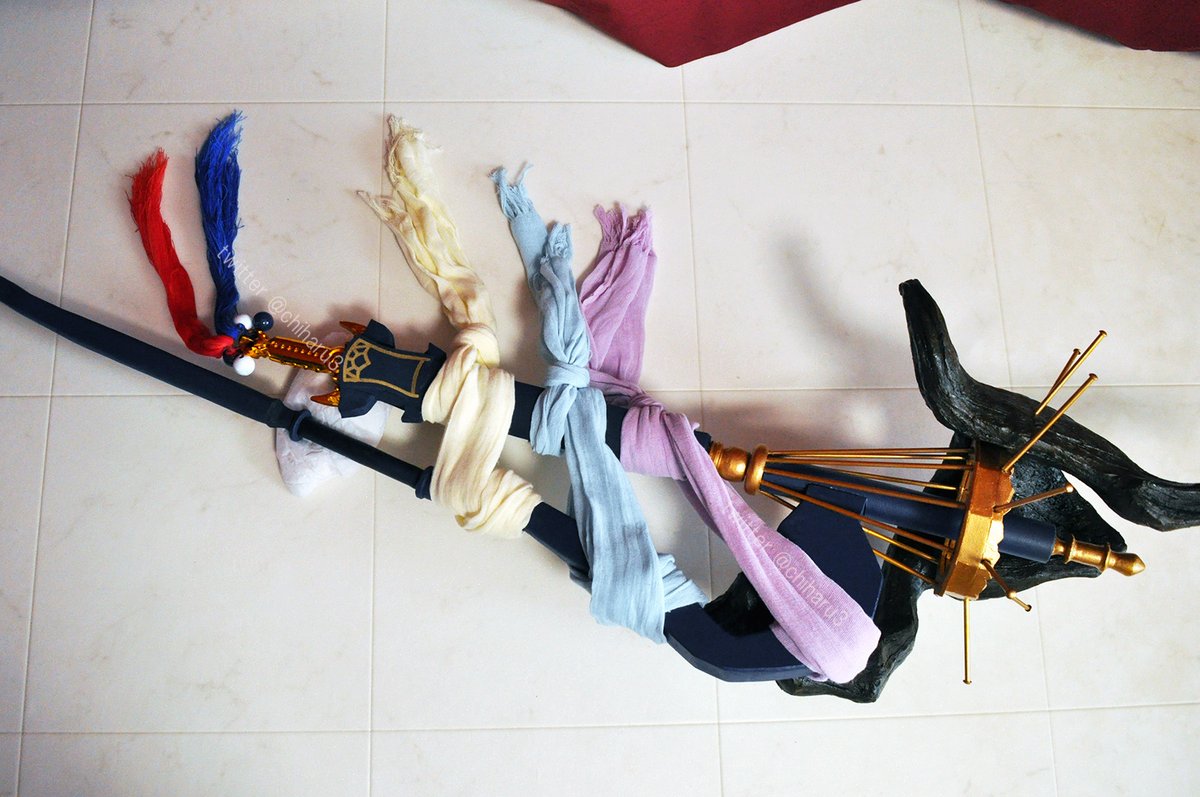 千春 コスプレ小道具 Fate Grand Order マーリンの杖 全長172cm 木材 アルミパイプ サンペルカ スタイロフォーム 軽量樹脂粘土など使って軽くなるように作ってます 持ち手の下端に仕込んだボルトで上下に分割 剣は玩具の剣を使用 抜き差しできます