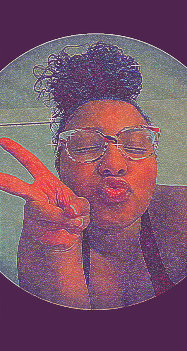 shesahurrikane's tweet photo. These glasses are #Burberry baby girl. I can see clearly through some designer specks! #ChicksWithGlasses #CurlyHair #Kisses #FrenchTipManicure #MacLipgloss #FilterFemale #PeaceAndLove https://t.co/QY3Xd2X94S