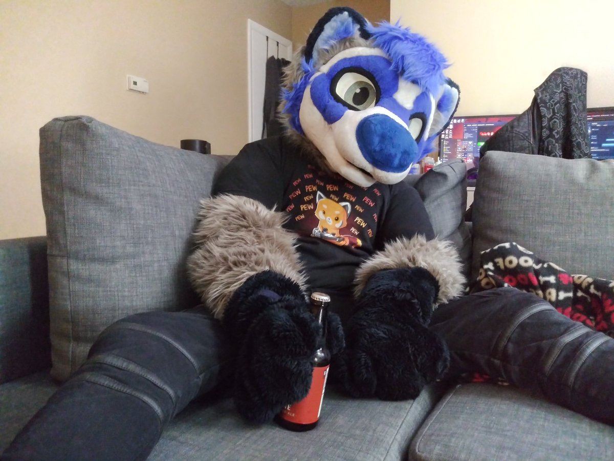 ZanderStripes's tweet photo. You ever just get back from a day of work and crack open a cold one? https://t.co/PCTCh8Fzem