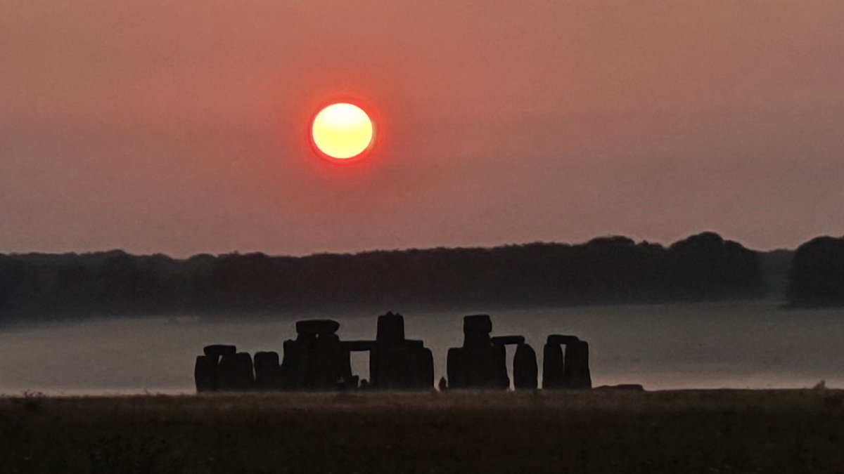Sunrise at Stonehenge today (5th August) was at 5.38am, sunset is at 8.46pm 🌞