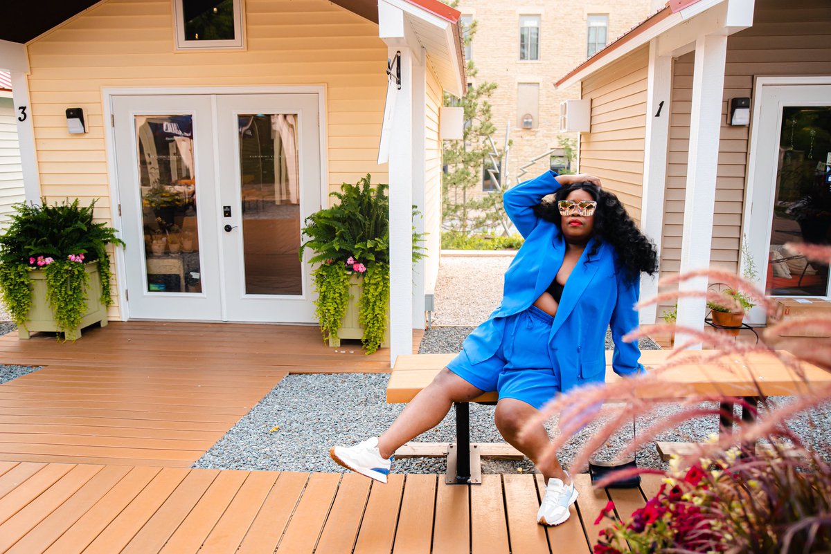 FatGirl_fashion's tweet photo. Wow just setting here thinking I beat cancer. Like God really got my back. I mean I can truly say no weapon formed against me shall prosper. #winningseason
Outfit details: https://t.co/JHVwBMLBzt
#afatgirlwithstyle #XOQ #BlackCreativesProject #Eloquii #fuckcancer https://t.co/srSMX1GyKB