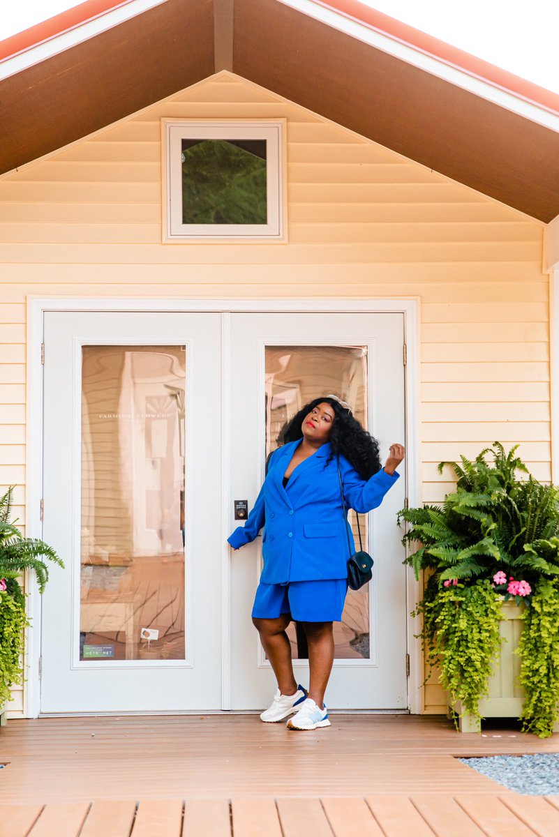 FatGirl_fashion's tweet photo. Wow just setting here thinking I beat cancer. Like God really got my back. I mean I can truly say no weapon formed against me shall prosper. #winningseason
Outfit details: https://t.co/JHVwBMLBzt
#afatgirlwithstyle #XOQ #BlackCreativesProject #Eloquii #fuckcancer https://t.co/srSMX1GyKB