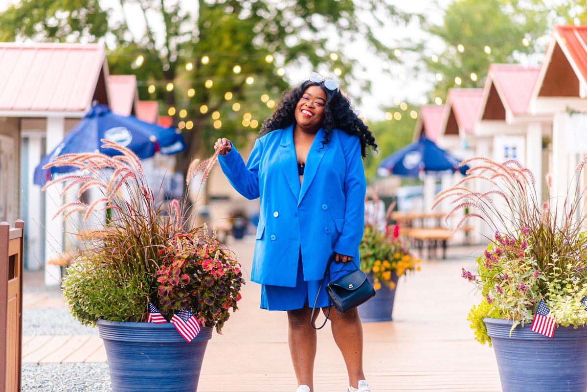 FatGirl_fashion's tweet photo. Wow just setting here thinking I beat cancer. Like God really got my back. I mean I can truly say no weapon formed against me shall prosper. #winningseason
Outfit details: https://t.co/JHVwBMLBzt
#afatgirlwithstyle #XOQ #BlackCreativesProject #Eloquii #fuckcancer https://t.co/srSMX1GyKB