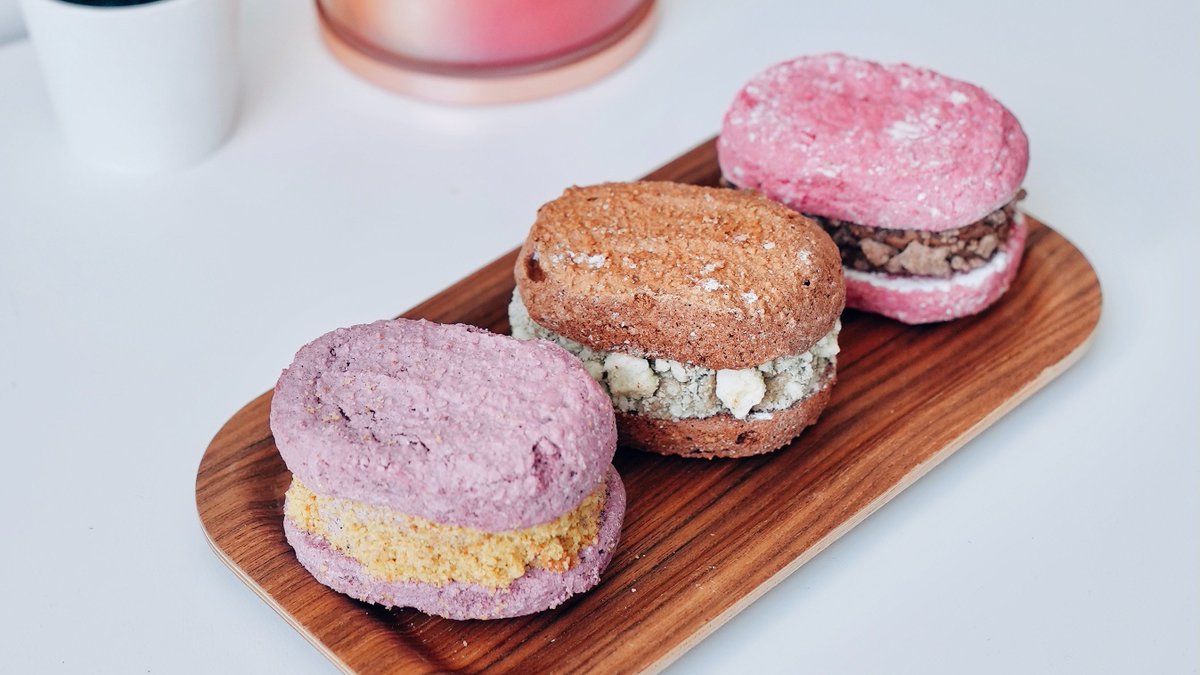 Bright colours to celebrate the last month of #Summer ! 🌞Dark Chocolate Cherry, Blueberry Lemon and Hojicha dacquoise are only here for the month of #August . 

Order now: bit.ly/3lDc0Jr
Our favourite is the Dark Chocolate Cherry! 🍒
#thesocialblend #foodie #thrusday