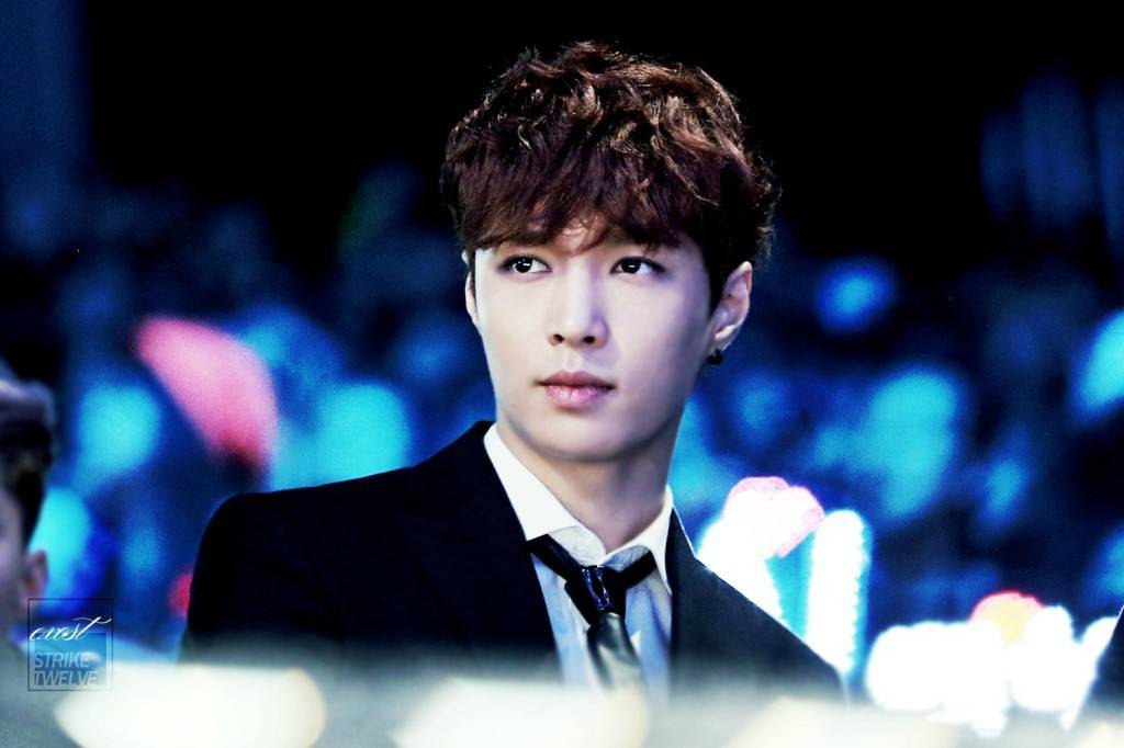 hourlylayzhang's tweet photo. [@layzhang] https://t.co/2dcZQSw6sU