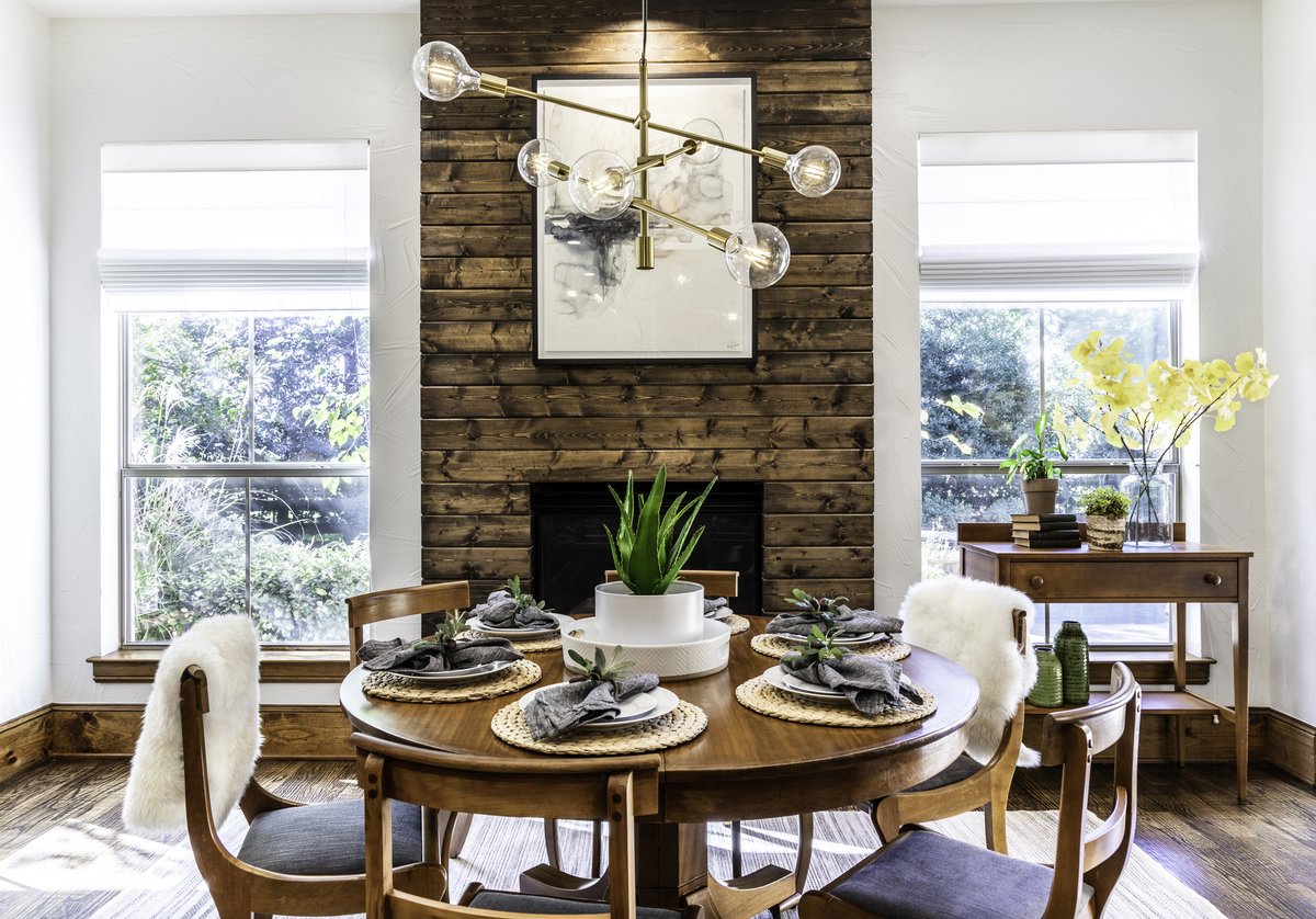 Upscale? Rustic? Both? #rusticmodern #rusticstyle #rusticdiningroom