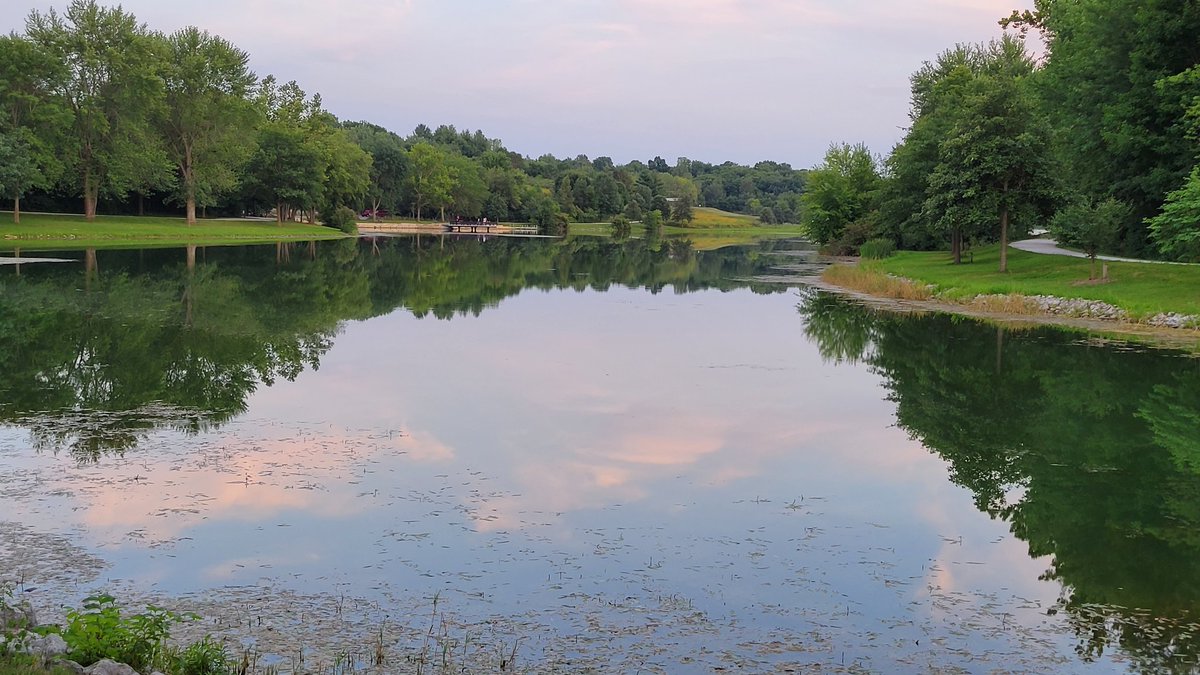 JanelleRettig's tweet photo. Kent Park @JCConservation @JohnsonCountyIA really is quite lovely. The walk around the lake is 1.4 miles of crushed limestone, virtually flat and you get these views.

#InOurBackyard https://t.co/lPtCECW7v6