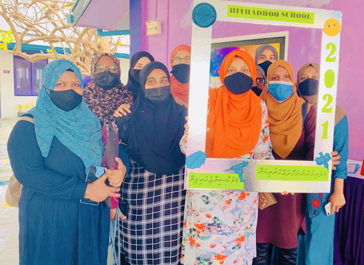 SchoolHithadhoo's tweet photo. އަޅުގަނޑުމެން ޓީޗަރުން ވެކުސިން ޖަހައިފިން، މާސްކުވެސް އަޅާނަން، ދަރިވަރުންގެ ރައްކާތެރި ކަމަށްޓަކާ ހުރިހާކަމެއްވެސް ކުރާނަން. ދަރިވަރުން ސްކޫލަށް ފޮނުއްވާ 💜💜💜
#ދަރިވަރުންނަށްރައްކާތެރިކަން
#ވެކުސިންޖަހައިފިން 
                              @MoEdumv @HPA_MV @DrAsiyaDidi https://t.co/20H8R3dvTL