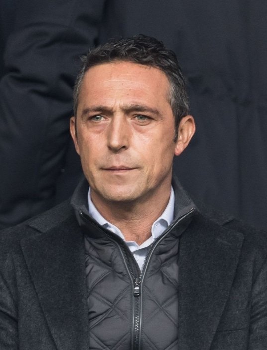 Basına yansıtmamış ama Ali Koç devasa jenaratörler göndermiş, yangından dolayı elektriksiz kalan köyler onlarla aydınlatılıyormuş, yangın gecesi koçtaş, tekzen, koyuncuoğlu kapılarını açmış, kazma, kürek, tırmık, eldiven, çizme, kıyafet hepsini vermişler ve devam ediyorlar...