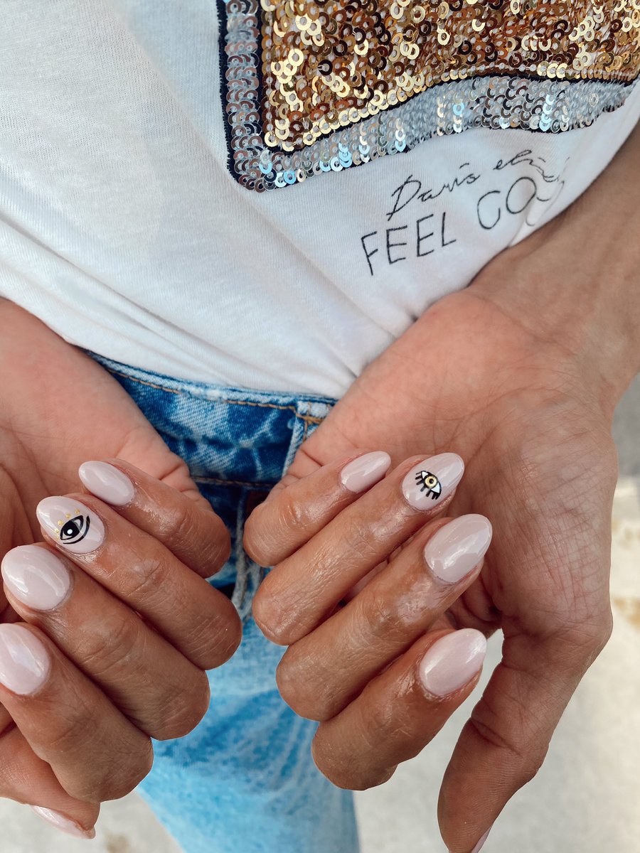 dianabady1's tweet photo. Cuando disfrutas mucho tu trabajo ✨💫 #nailart #glamit https://t.co/U8ZkbXUBiX