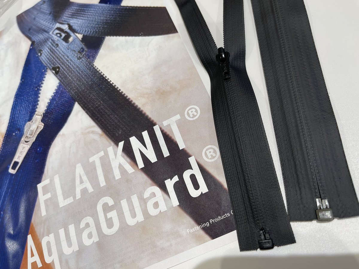 cropozaki_'s tweet photo. YKKのAquaGuard(止水ファスナー)使いたいけどゴワゴワしちゃうのが嫌だな〜🤔
と感じていた方に朗報!!
テープに直接エレメントを編み込むファスナー「FLATKNIT」にも、止水ファスナーの展開があるっぴよ👏
スポーツやアウトドア等の軽衣料におすすめ!✨
#YKK
#ファスナー
#FLATKNIT https://t.co/VHkR5LtYiN