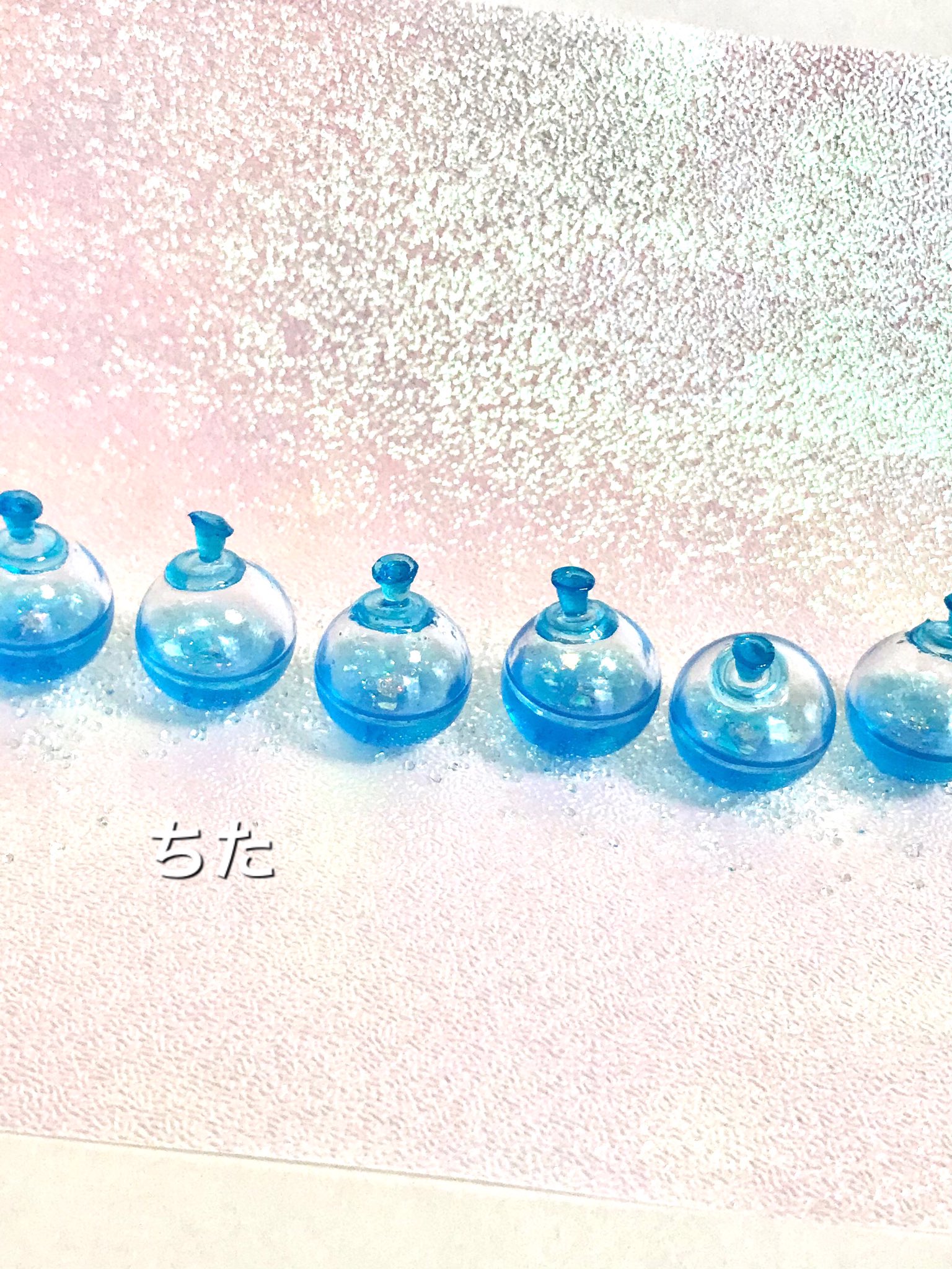 ちた 9 17 土 21時 Minne水入りヨーヨー再販 水入りヨーヨー 更に中身がキラキラになる案を思いついて製作中 口ごむも小さくしてみました 水入りヨーヨー 水入り水風船 ヨーヨーイヤリング ヨーヨーピアス ミニチュア ハンドメイド