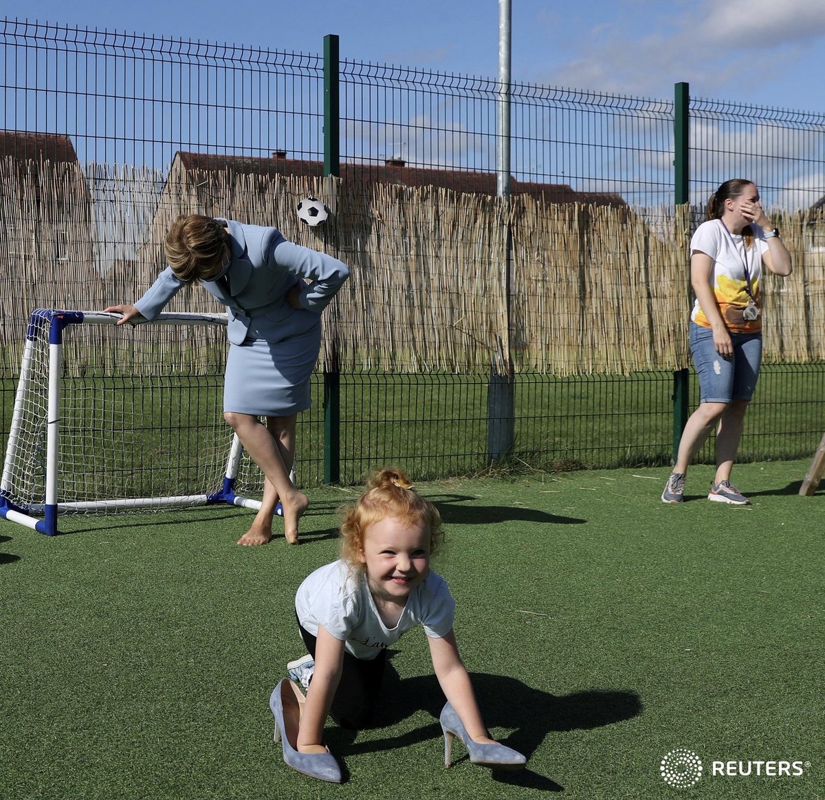 Russell Cheyne tweet media