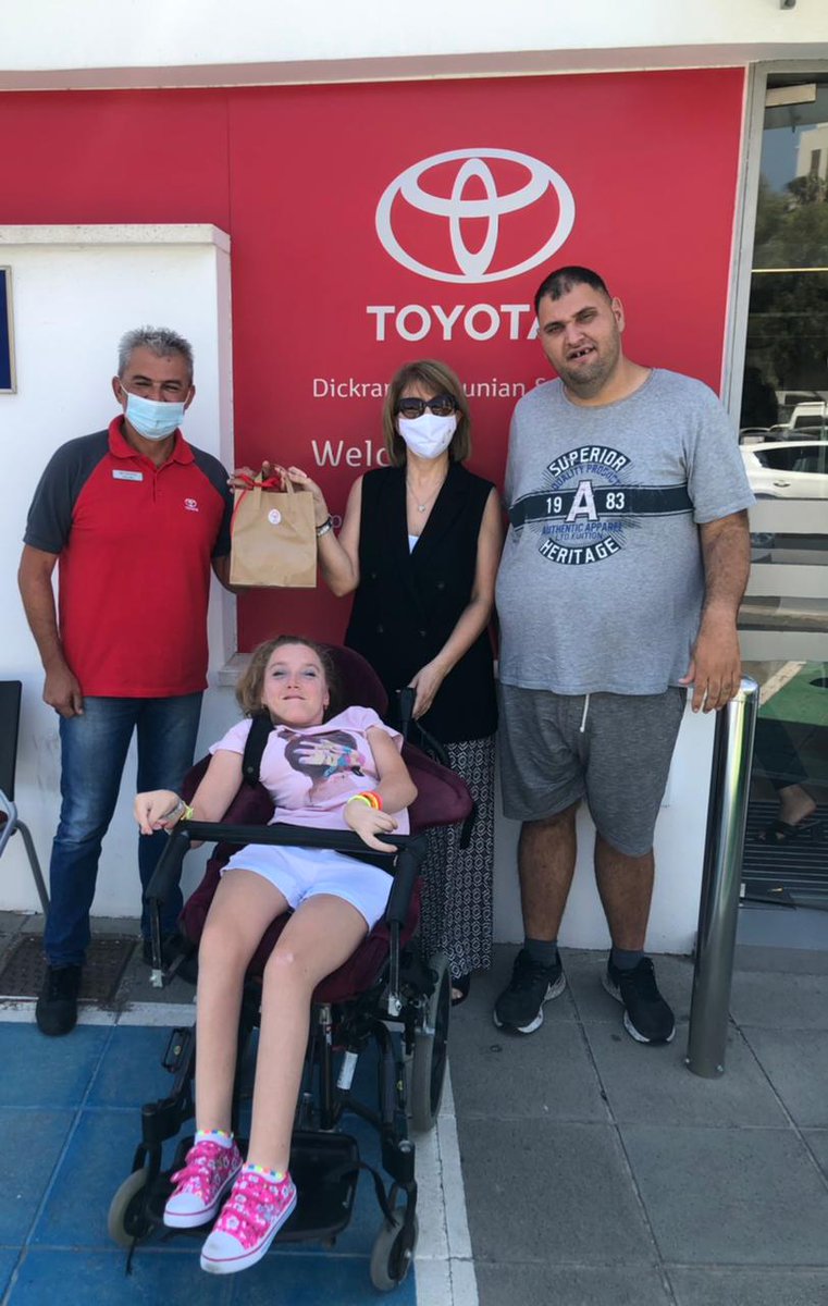 Οι βραβεύσεις των υπαλλήλων της Toyota Κύπρου συνεχίζονται!!
Αυτή τη φορά, για την Επαρχία Λάρνακας, όπου ο κ. Λούκας Λοίζου κατέλαβε την δεύτερη θέση στο «Quiz γνώσεων»
O εν λόγω διαγωνισμός εντάσσεται στις δράσεις της τριετούς συνεργασίας μας με την TOYOTA Κύπρου.