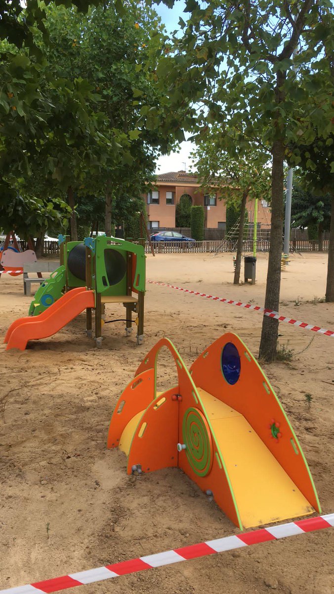 Parks3000com's tweet photo. #parcinfantil per als més menuts!
.
.
.
#parc #espaiurbà #tobogan #columpio #gronxador #airelliure https://t.co/HixfAI9PqA