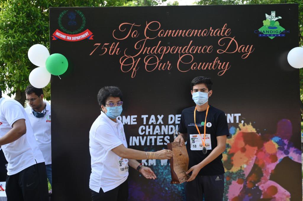 IncomeTaxNWR's tweet photo. To commemorate 75 years of India's Independence and as a part of "Azadi ka Amrit Mahotsav" celebrations, 

Income Tax Department Chandigarh  under the aegis of  PCCIT  NWR organized a run/walkathon event at Sukhna Lake, Chandigarh.

#AzadiKaAmritMahotsav 
@IncomeTaxIndia https://t.co/yI6wfOuLmH