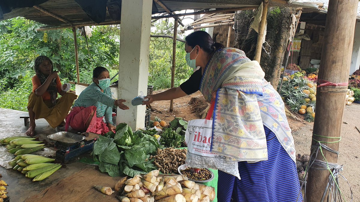 KInaochaDevi's tweet photo. Distributed #Facemask #senitizer to the street vendors of Ngariyan Road.
#SevenyearsofSeba
#BJP4Manipur https://t.co/1Eg7povArO