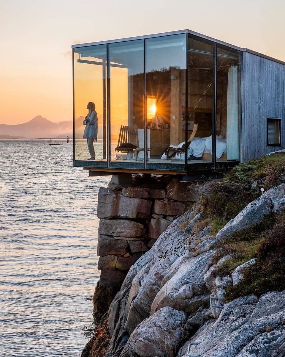 A revolution of the comfortable kind. After using the Orbital Shower, you have both helped the environment, and had a wonderful experience. You decide, and the longer you shower, the more water you save.

Manshausen Island Cabin ⁠
📍#Steigen #Norway