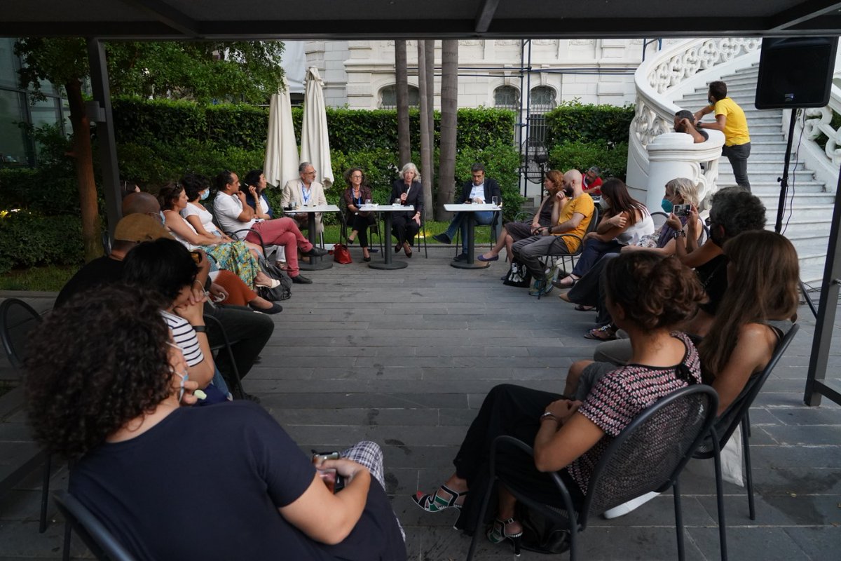 UNESCOBEIRUT's tweet photo. Au cours de sa visite à Beyrouth, l'ADG de l'@UNESCO_fr @SteGiannini a rencontré des artistes libanais avec qui l'Unesco collabore et soutient dans le cadre de #Li_Beirut et du festival #TERDAD, pour mettre un terme à l'hémorragie des artistes et relancer la vie culturelle 🇱🇧 https://t.co/lKoxoTqLR0