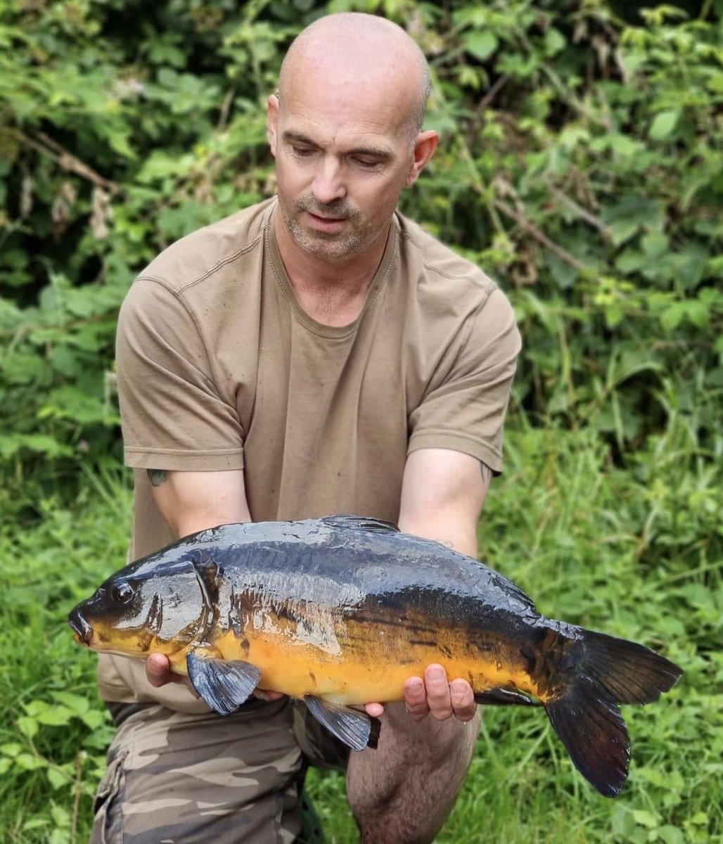 stgeorgeslake's tweet photo. Caught by Darren Smith, guest of #stgeorgeslake member Dan Knight along with a nice mid twenty.. #leneys #czechblues #carpfishing #fishing #fishinglife #carplife https://t.co/CcuLG3PMvV