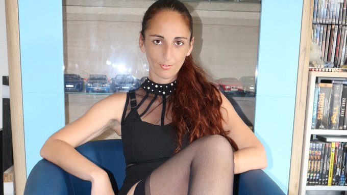 Coucou, je vous partage quelques photos de ma nouvelle tenue. Je vous r&eacute;serve de nombreuses surprises<a href="/tag/sexturylive"class="tags"><span>#sexturylive</span></a><a href="/tag/sexturyproduction"class="tags"><span>#sexturyproduction</span></a>