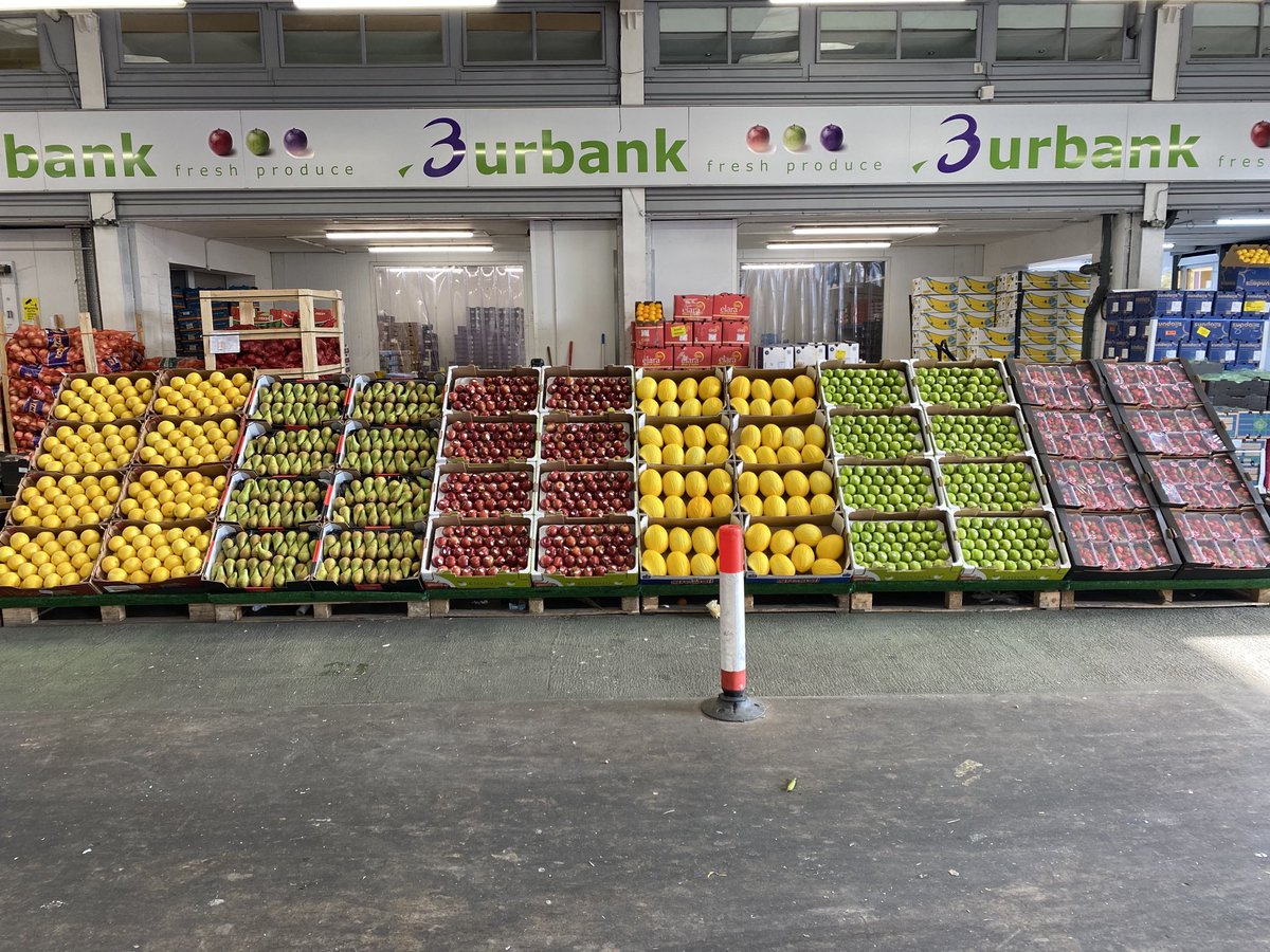 PedroHindle's tweet photo. The young apprentice Wassem did us proud with his first display this morning ⁦@BurbankMarket⁩ https://t.co/c0bFoFBDLP