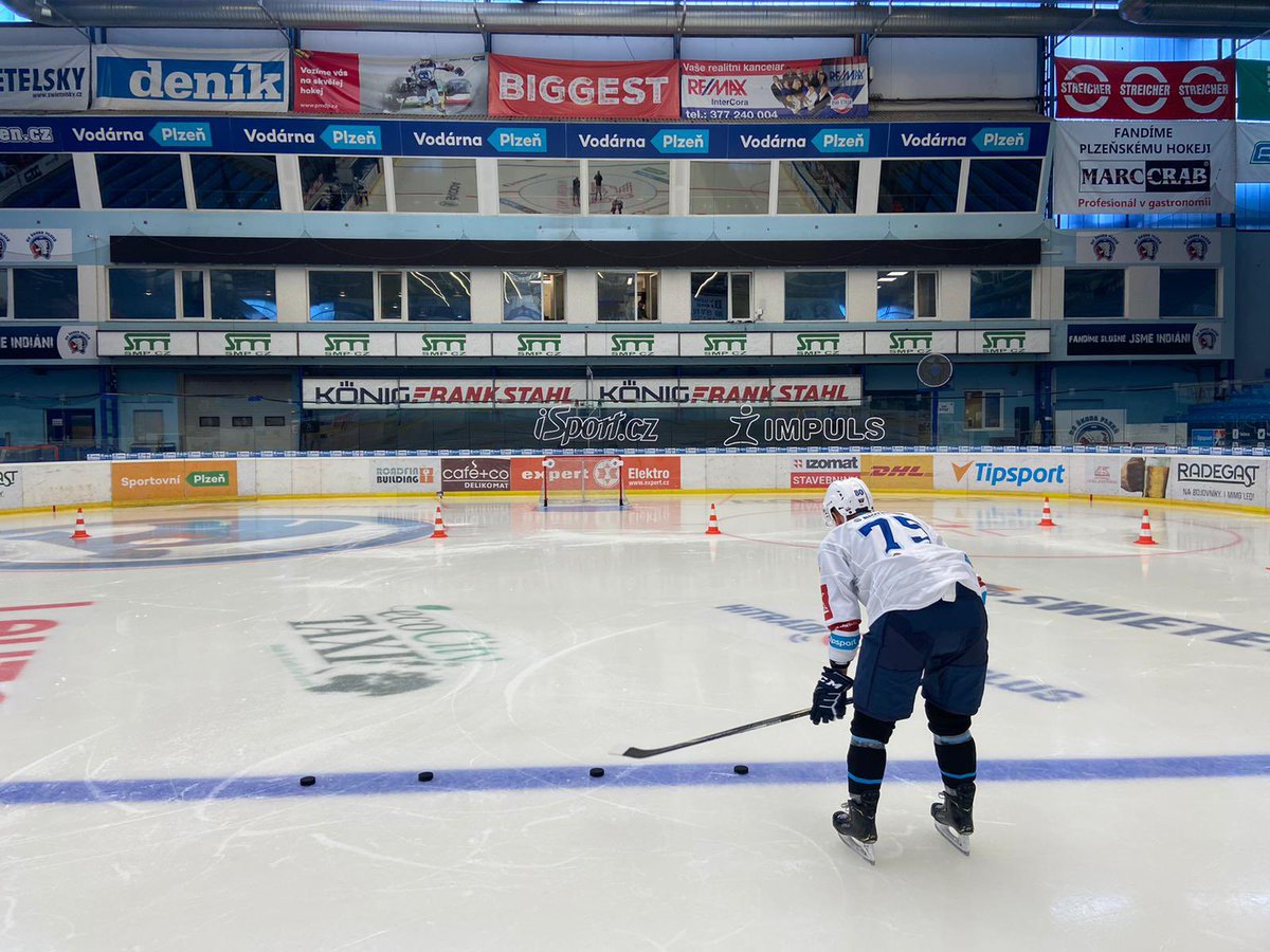 hokejkacz's tweet photo. #ExtraligovaNEJ budou zpět! Tři disciplíny však jsou hodně odlišné. První natáčení na ledě @HC_Plzen. @telhcz 
👨 Suchý, Čerešňák, Pavlát, Bulíř, Budík. https://t.co/emTbMgYj1S