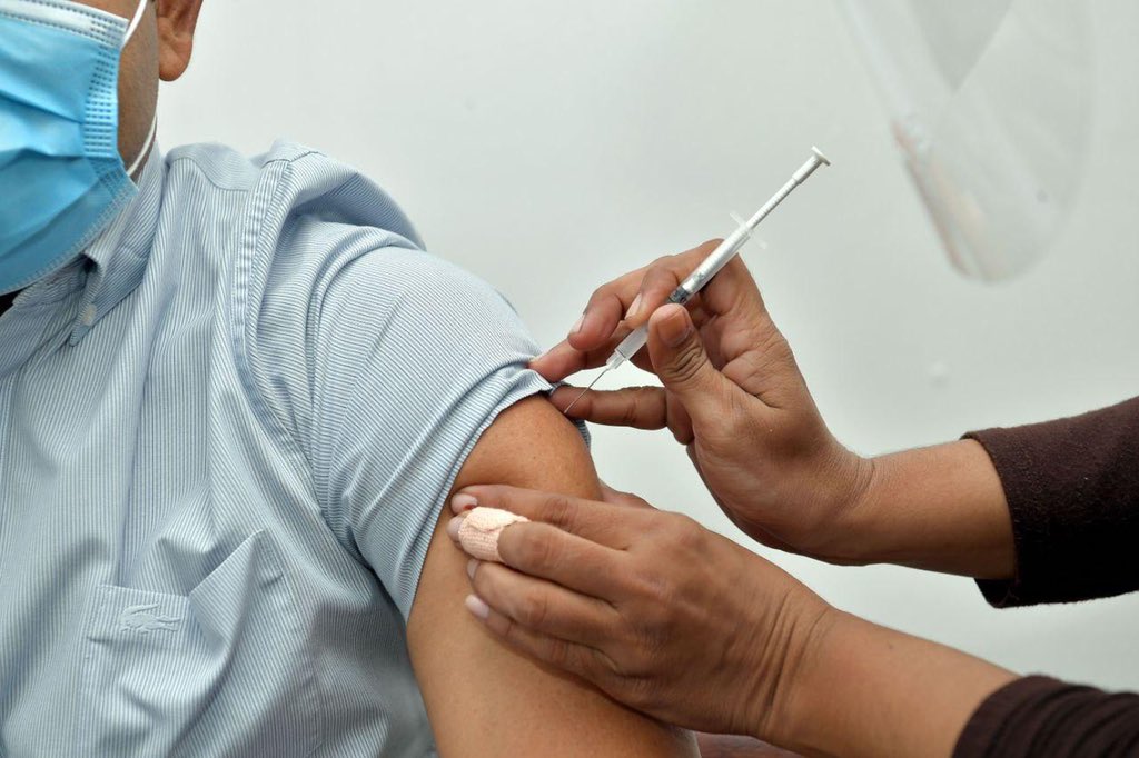 presidencymv's tweet photo. The President's Office has initiated a special vaccination drive to complete the double doses for all government employees. 

We urge all institutions and the private sector to complete the vaccination of their staff.

#EkugaiEmmen https://t.co/EMW64OaAEH