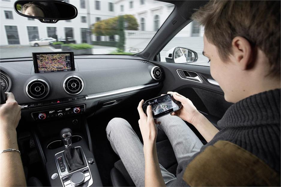 SIENTE LA CONEXIÓN 
El mundo cambia constantemente, tú y tu Audi también. Experimenta con todos los avances tecnológicos que tenemos en Audi y siente la conexión desde cualquier lugar del planeta con nuestros servicios de conexión.

 #AudiHercosParayas #ConectividadAUDI