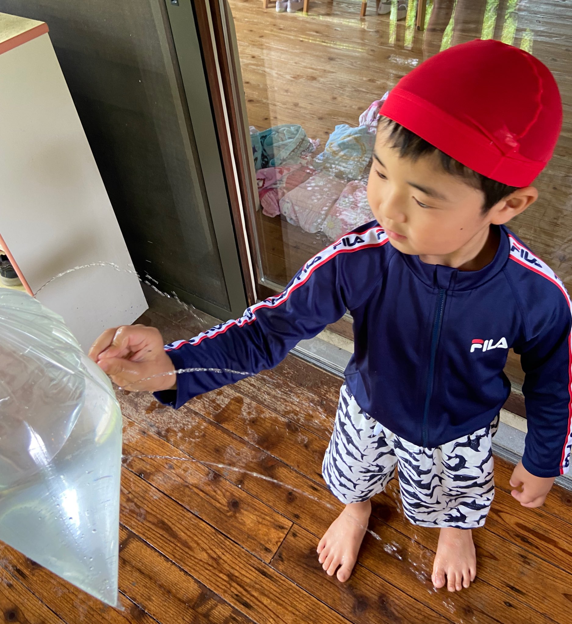 七井保育園 水遊びパート２ みんな楽しそう 益子町 保育園 明照kids 水遊び 手作りシャワー ビニール 袋 夏の遊び T Co U98ewiiozz Twitter