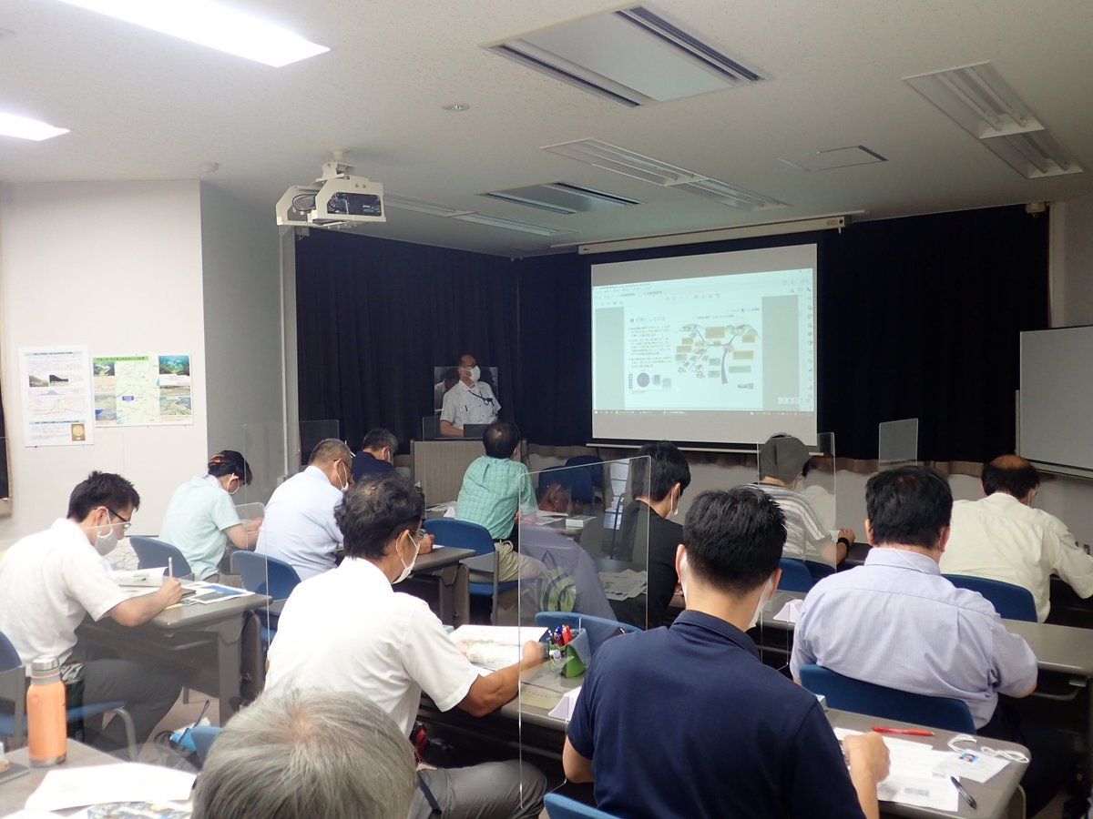 日吉ダム管理所 水資源機構 先日日吉ダムでは 教員免許状更新講習会が行われました 16名の先生がダム やコンクリートに関する講義の受講 実験実習 見学実習を行いました 日吉ダム 日吉ダム管理所 水資源機構 先日日吉ダムでは 教員免許状更新講習会が行われました 16名の先生がダム やコンクリートに関する講義の受講 実験実習 見学実習を行いました 日吉ダム