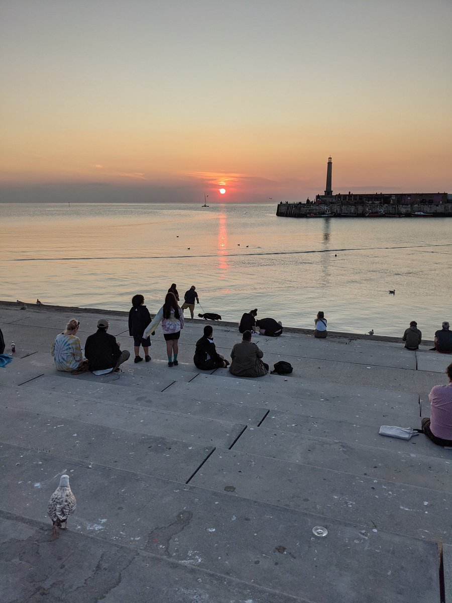 LoveMargate's tweet photo. #MargateSteps The place to be on a summers evening for the greatest show in town #margate #sunset #margateharbour #lovemargate 🌅❤️ https://t.co/mY5HCk4kzs