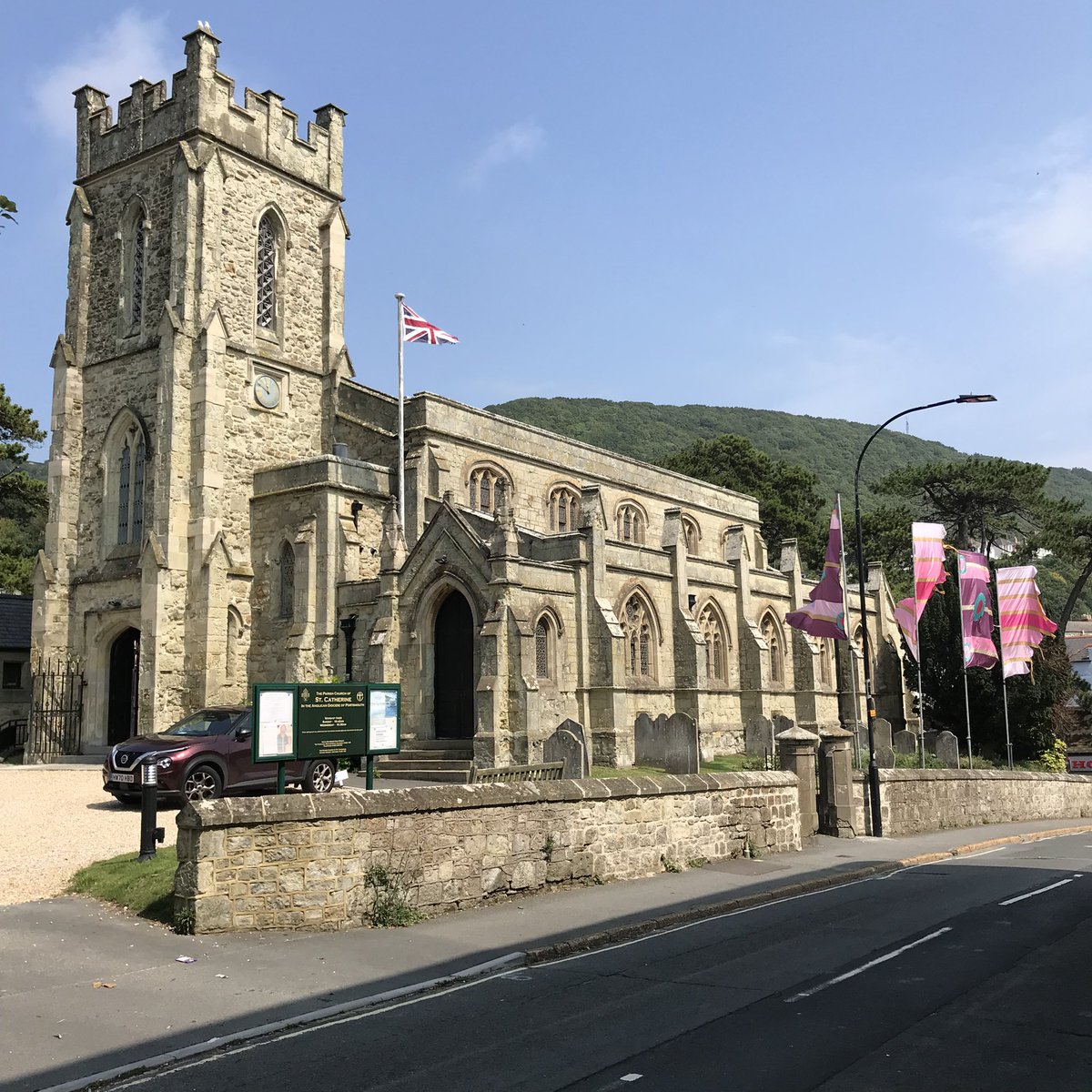 And we are back at our usual places after a fantastic week at @ventnorfringe. 

Flipping burgers and serving sides today and Friday in Ventnor at St Catherine’s Church and at The Boathouse, Freshwater  Bay, on Saturday and Sunday from 5pm to 8:30pm