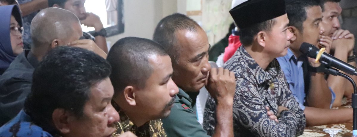 BHRCmedia's tweet photo. Six environmental defenders who faced charges after discussing legal action over pollution by a tapioca factory have been acquitted in #Indonesia. 

Experts say the ruling sets a precedent for #SLAPP cases used to silence defenders 👉 https://t.co/yVqgFo8tSb
 📷: @mongabay https://t.co/8C63dVyDY1