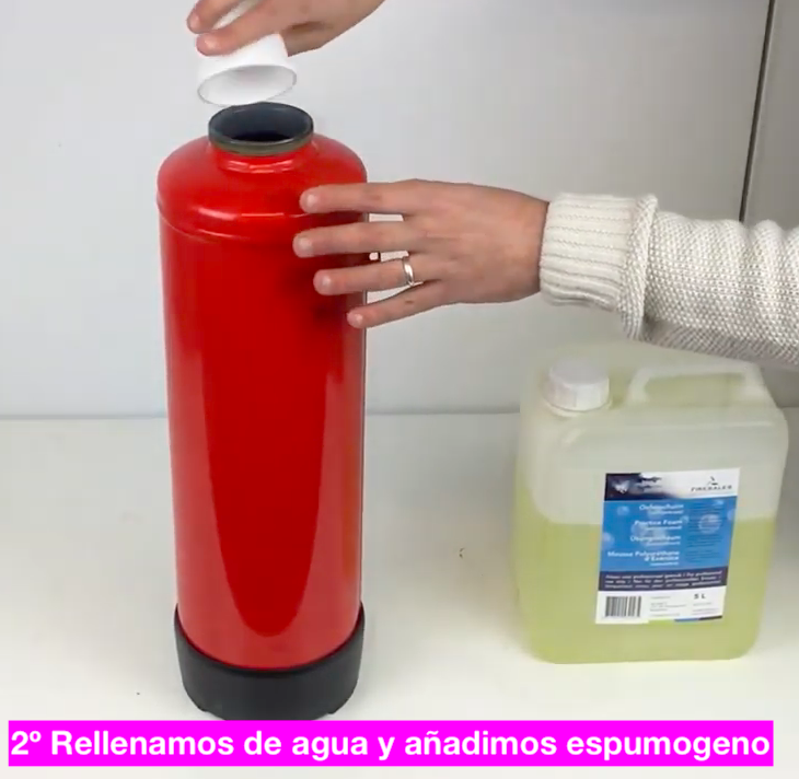 MaxprevenE's tweet photo. ¿ Cómo rellenar un extintor recargable de formación? 🤔
Y. ¿ Como? Te lo explicamos en 4 pasos 🖐🏽 https://t.co/9VgleId19H