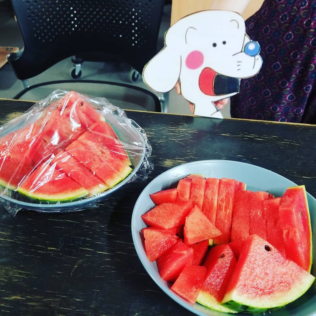 Tasko_jp's tweet photo. 【TASKO的日常】
夏が来て麦茶もはじまりました。
新たな拠点、溝の口ファクトリーでは、猛烈に工場構築中。
スイカ、青空、DIY
#山形 の #つくる展 もどうぞよろしくお願いします。
#TASKO #diy #工場 #factry https://t.co/KUACVuaNbB