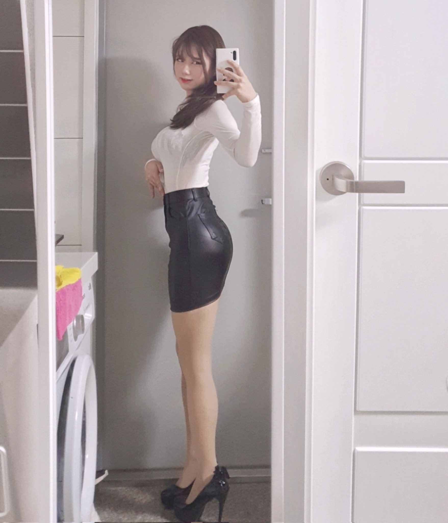 GOBUGI🎀 on Twitter: 6만팔 넘으면 비키니 올려야지 ㅋㅋ t.coKa22uXKPth  Twitter