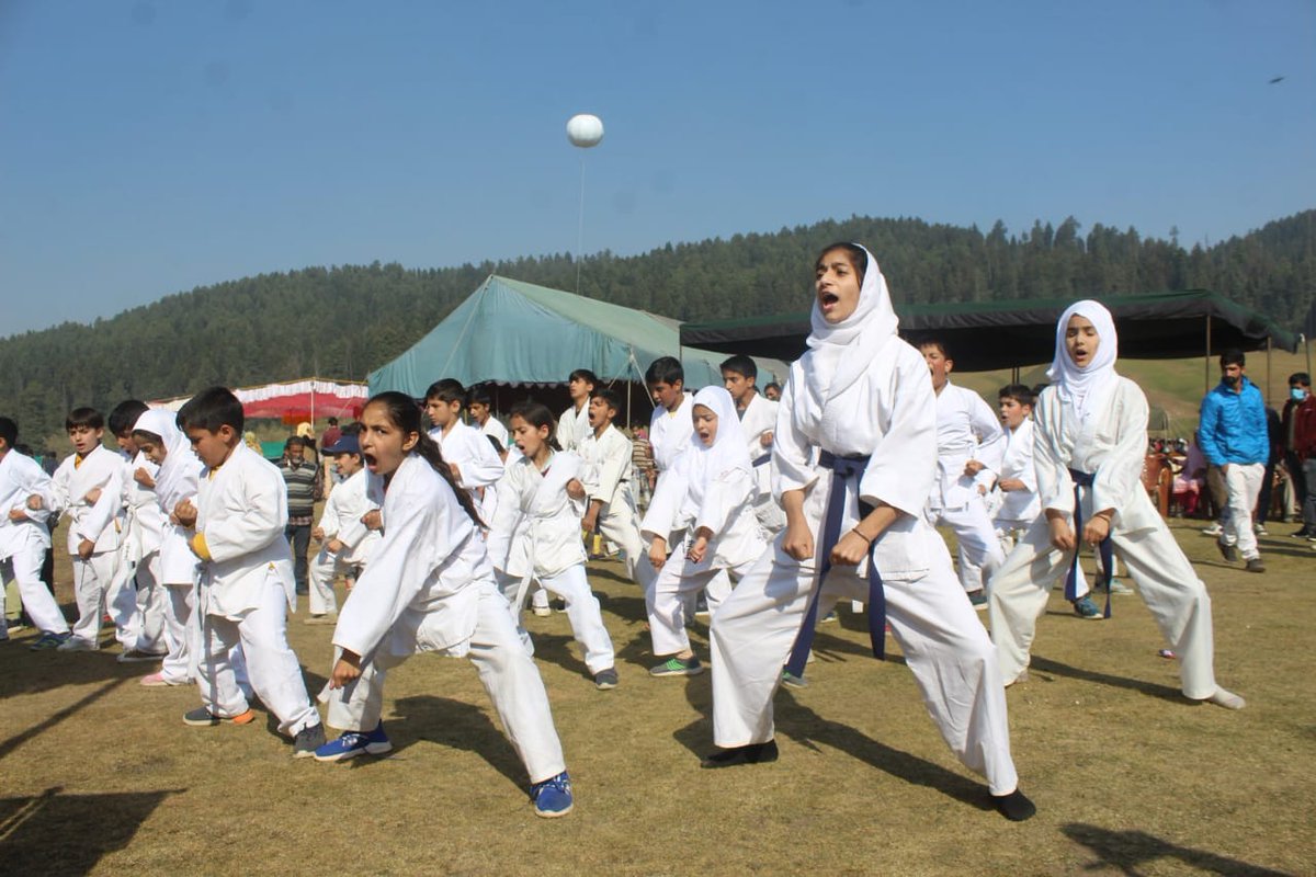 KashmirTiger2's tweet photo. #Kashmir 
#cheescamps #NayaKashmir 
#armyawam #KashmirLovesGreen 
#WindsOfChnage 
#BahaarEKashmir https://t.co/35kVKYhI1t