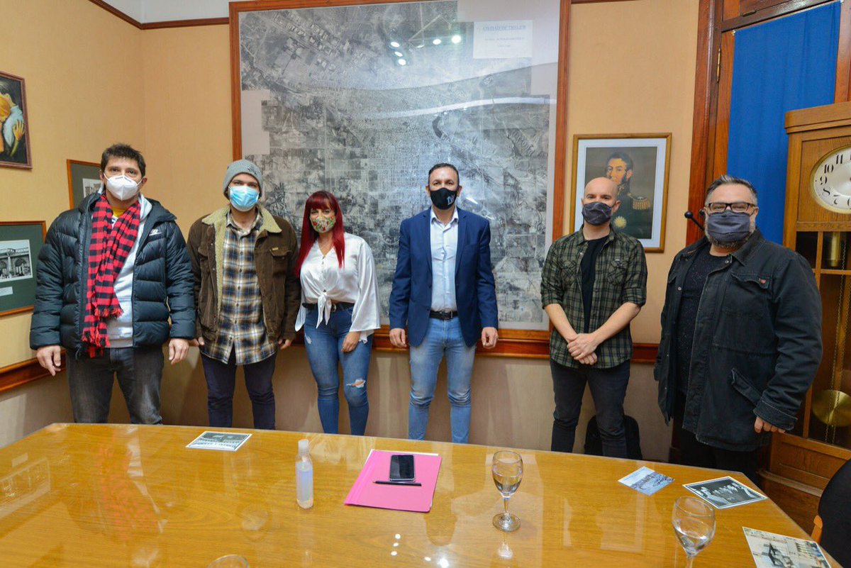 TWAMADERNA's tweet photo. Recibí a @falsacubana, banda local de renombre nacional, para coordinar los protocolos sanitarios de cara al show que darán este sábado en Trelew, luego de mucho tiempo de no tocar en la ciudad.
Orgullo trelewense que demuestra el potencial de nuestros artistas.
#TrelewAvanza https://t.co/RaFzukyZOD
