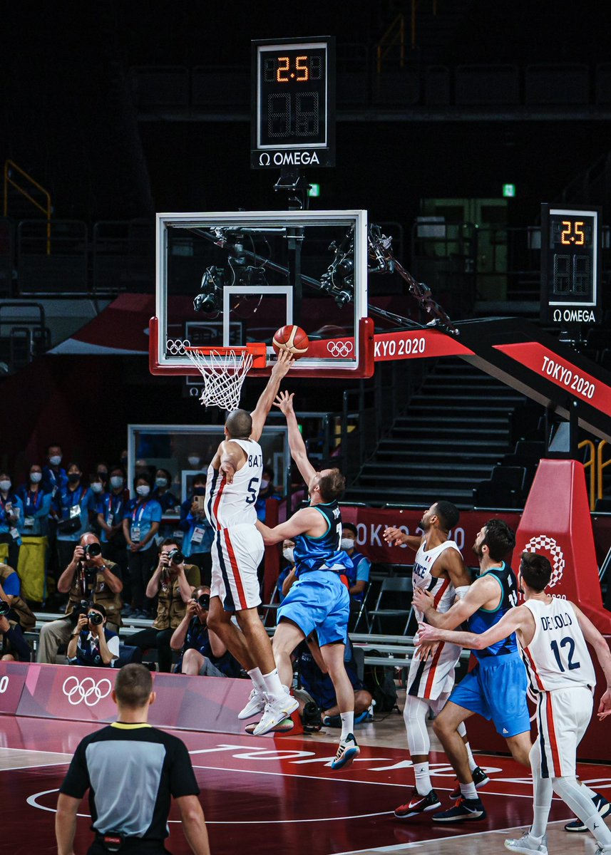 🇫🇷🏀 Put that in LE LOUVRE!!!
📸©️<a href="/FIBA/">FIBA Basketball</a>