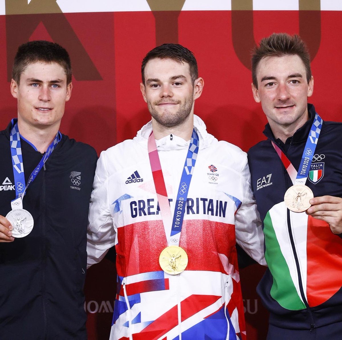 eliaviviani's tweet photo. 😎🥉 #Olympics #Tokyo2020 #OlympicGames #Omnium @Federciclismo @Coninews @ItaliaTeam_it photo: @bettiniphoto https://t.co/TBST0uBm9e