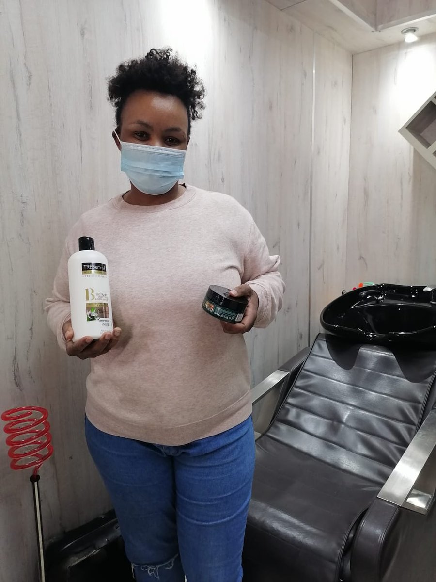 MzanziGal's tweet photo. Why use the botanic moisture &amp; replenish hair food? It's light weight formulation relieves dry and itchy scalp, while maintaining and protecting hair's natural moisture 🤩 #tresemmesa https://t.co/R7uvzsL4tO