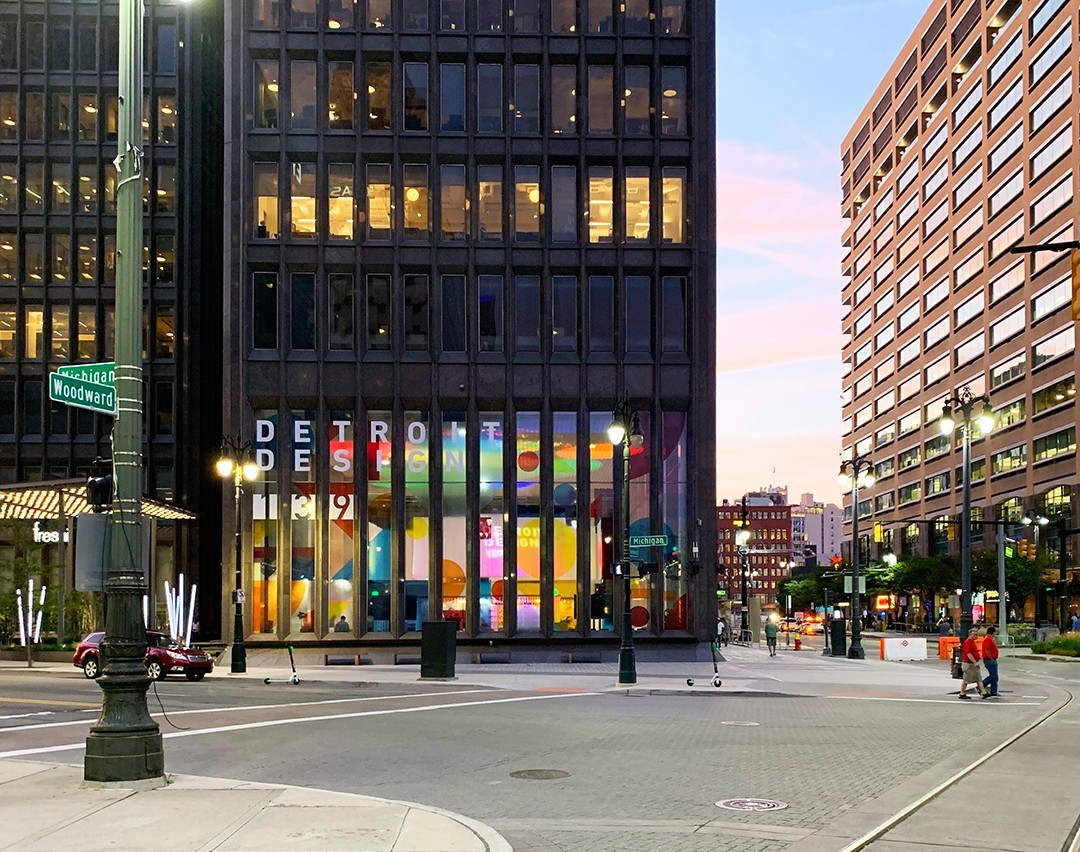 metrosignsal's tweet image. #TBT to when we installed this vinyl window art downtown Detroit for Detroit Design.  The interior was absolutely beautiful with the sun coming through! 

#throwback #detroitdesign #detroit #vinyl #colorful #design #windowart #MetroSigns #install #interior #exterior