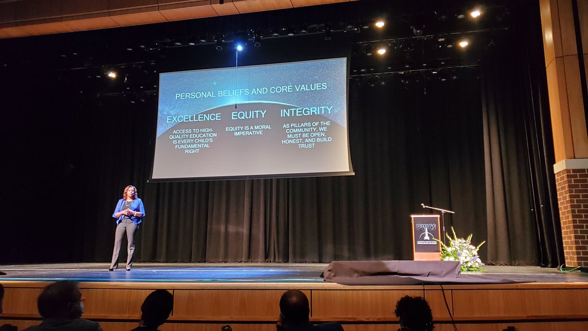 New super intendant representing PWCS core values at EEE! #SIGNALHILLES #pwcs