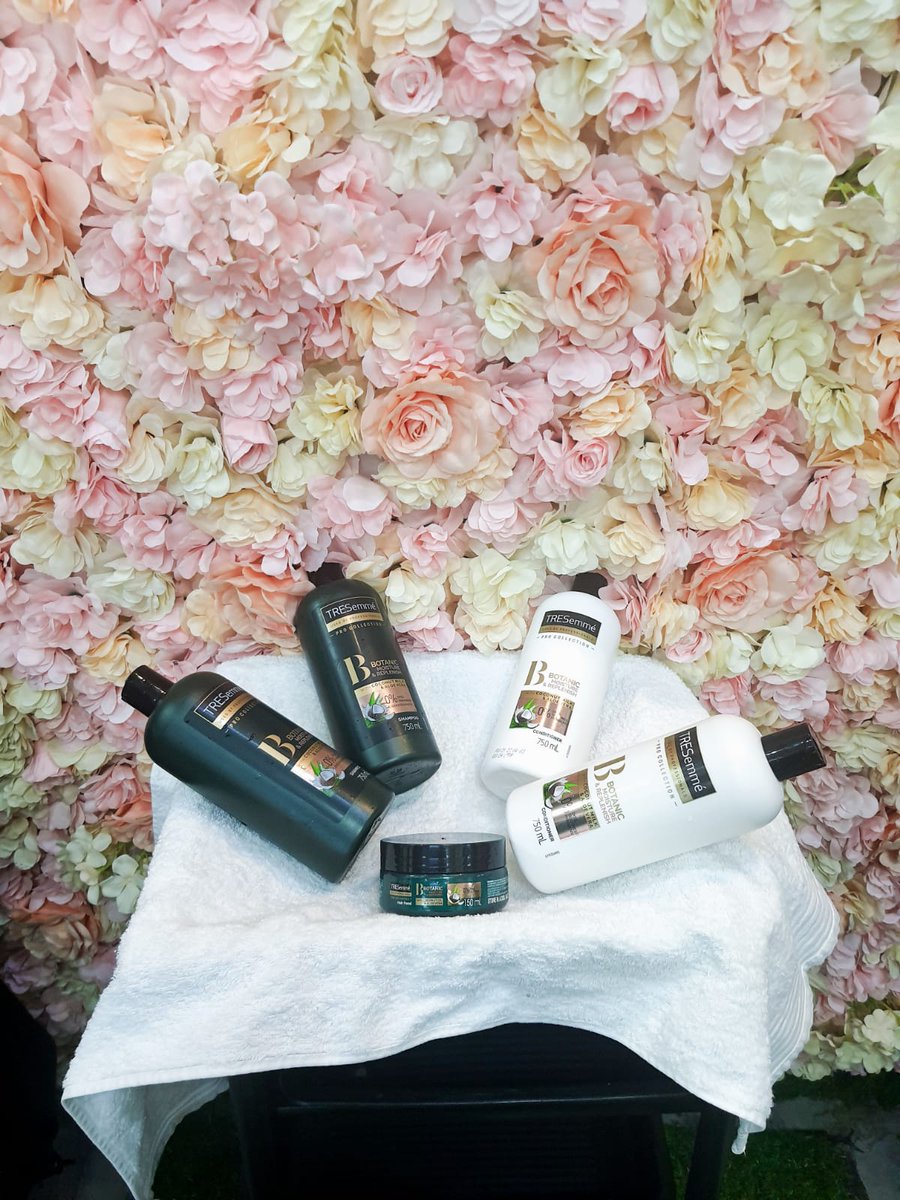MzanziGal's tweet photo. So so inlove with #tresemmesa 🤩 https://t.co/KscwtqWWRE