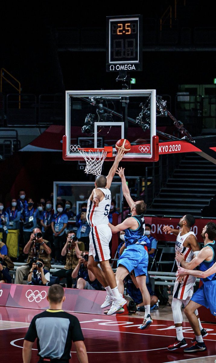 Batuuuuuuuuuuuum !!! Finaaaaaaaaaaaale ! Mais ouiiiiiiiiiiii ! Frissoooooooons ! 
#FRASLO