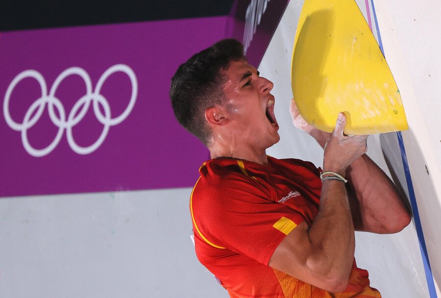 🥇 ¡¡¡¡Y OTRO ORO!!!! 
Con tan solo 18 años, <a href="/AGinesPodium/">Alberto Ginés López</a> ha hecho historia!!!
Es el PRIMER CAMPEÓN olímpico en Escalada!! 3r oro de la delegación y 12ª medalla española en #Tokyo2020.

Sin palabras!!! Enhorabuena, Alberto!! 👏🏻👏🏻👏🏻👏🏻