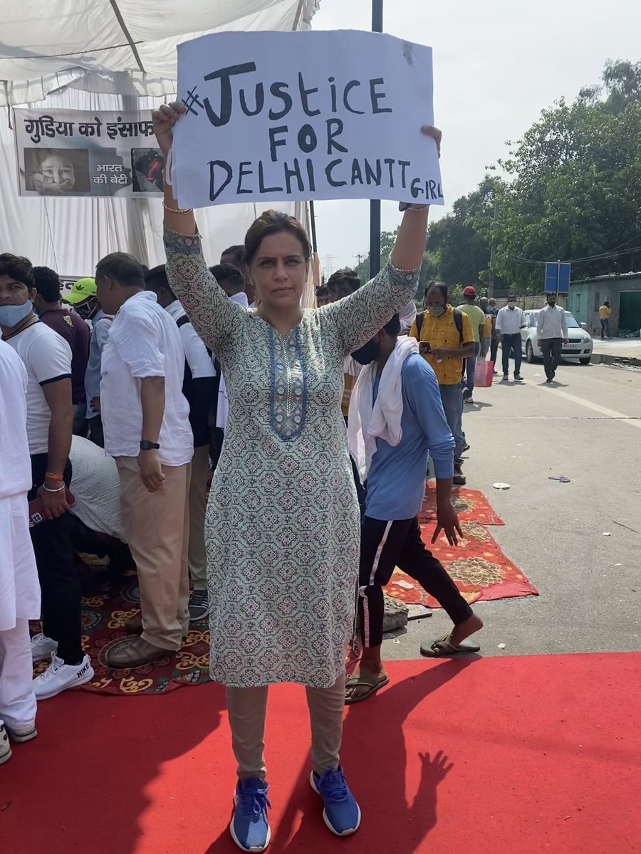yogitabhayana's tweet photo. ये मेरी लड़ाई है और इसका कोई अंत नहीं लेकिन मैं नहीं रुकुंगी।मैं एक भारतीय महिला हूँ और जब भी भारत में किसी नारी पर अत्याचार होता है तब तब मेरी गरिमा को ठेस पहुंचती है। 

क्या आप इस लड़ाई में मेरे साथ है?

#JusticeForDelhiCanttGirl https://t.co/TxCJe4WRqZ