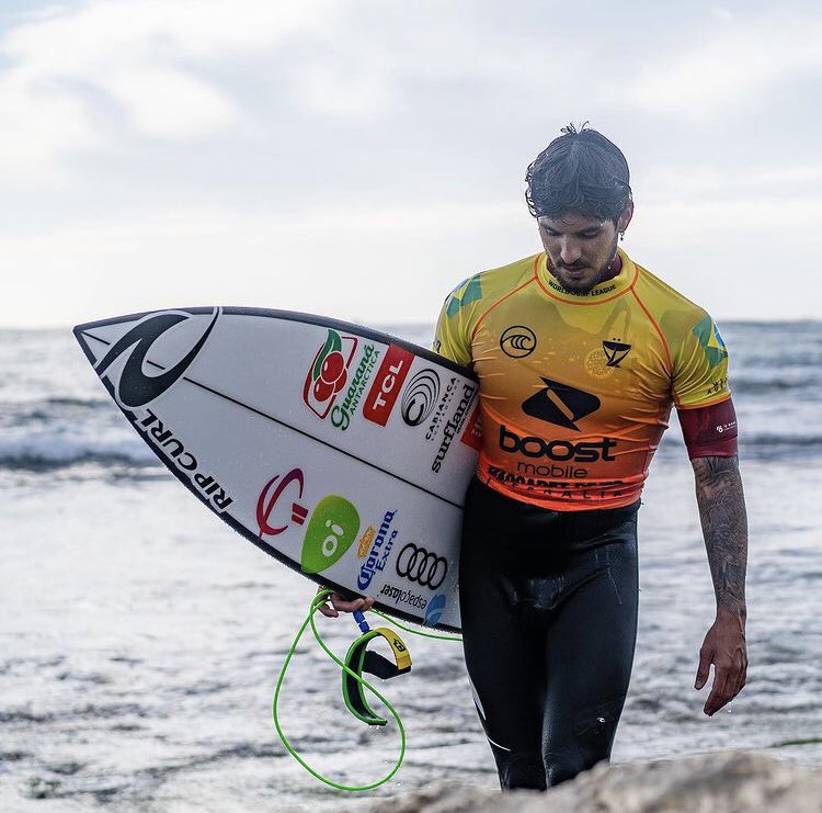 tracklist's tweet image. Gabriel Medina perderá uma etapa do Campeonato Mundial de Surfe por não ter se vacinado contra a covid-19. 

Ele não tomou o imunizante mesmo com a disponibilização de doses pelo Comitê Olímpico Brasileiro a todos os atletas que representaram o Brasil em #Tokyo2020