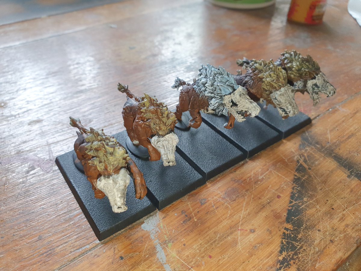 ColinGoodman16's tweet photo. Finally had chance to finish the Dire Wolves this morning. Basing comes later when more of the army is complete. Five more to go before the unit is complete and I might have a go at my vampire count this afternoon. 

#The9thAge #NinthAge #T9A #vampireCovenant https://t.co/AznD6giwuA